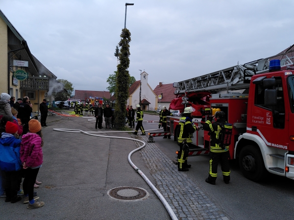 Die Feuerwehr im Proben-Einsatz im Dorfzentrum von Wilfertsweiler (Foto: Michael Kberle)